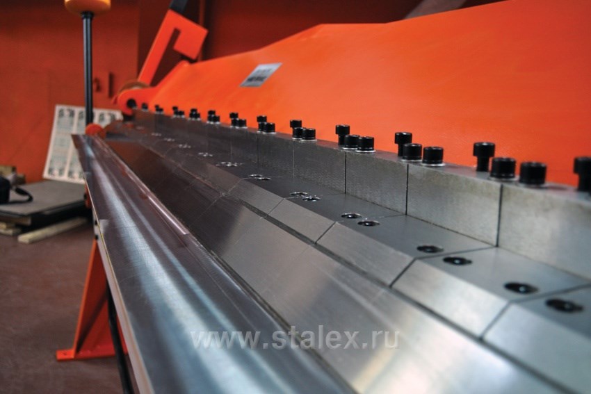 Фото 19 - Станок листогибочный ручной сегментный  STALEX W2.5x2040A.